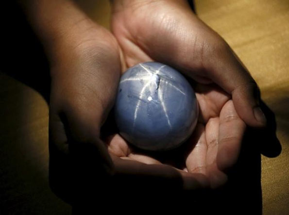 world's largest blue sapphire