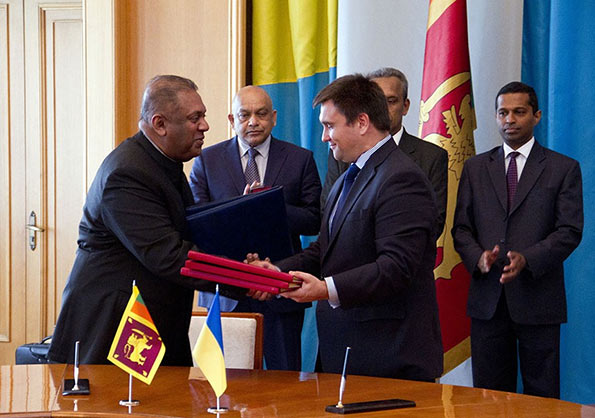 Mangala Samaraweera signs agreement with Ukraine