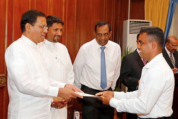 Service pension for war heros by Sri Lanka President Maithripala Sirisena