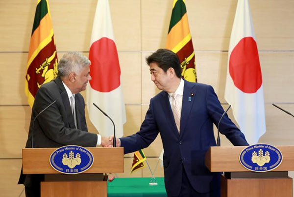 Japanese Prime Minister Shinzo Abe with Sri Lanka Prime Minister Ranil Wickremesinghe