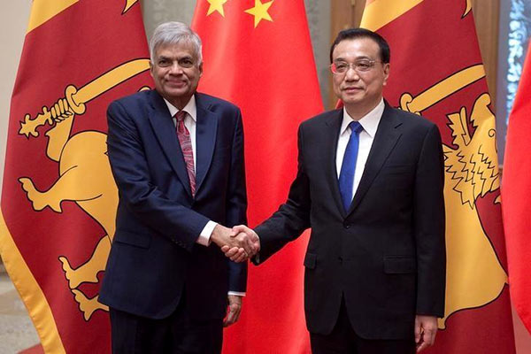 Sri Lankan Prime Minister Ranil Wickremesinghe with Chinese Premier Li Keqiang