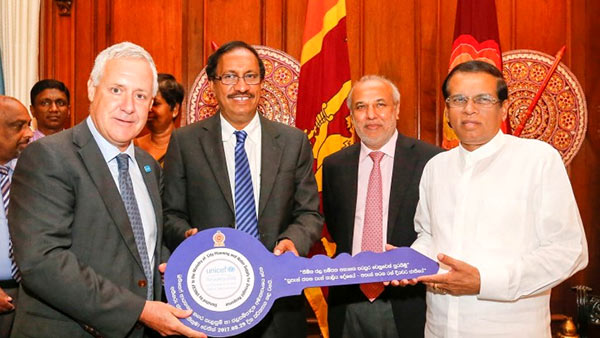 Sri Lanka President Maithripala Sirisena with Tim Sutton - UNICEF