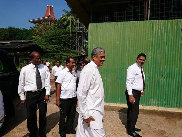 Sarath Fonseka is at bond commission