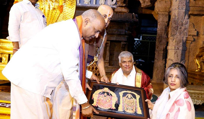 Sri Lankan Prime Minister Ranil Wickremesinghe offered prayers at the famous hill shrine of Lord Venkateswara in Tirumala town India