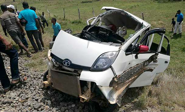 Four killed in car train collision at omanthai in Sri Lanka