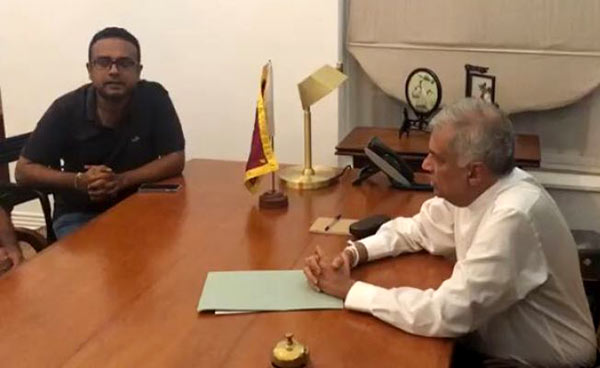 Manusha Nanayakkara meets Ranil Wickremesinghe