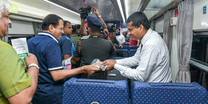 The train with most modern facilities named Mathin Nidahas Ratak