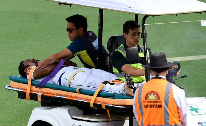 Sri Lanka Cricketer Dimuth Karunaratne was hit by bouncer of the australian bowler Pat Cummins