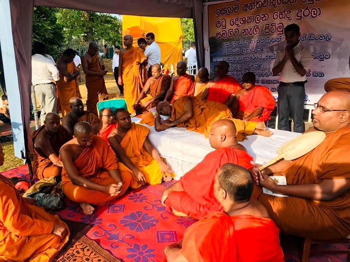 Athuraliye Rathana thera fast unto death