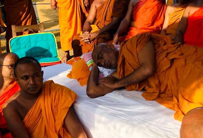 Athuraliye Rathana thera fast unto death