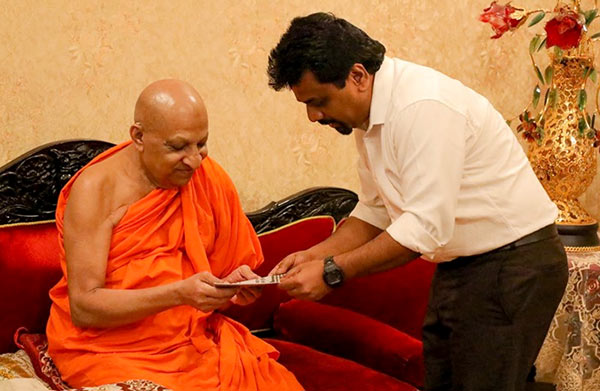 JVP Anura Kumara Dissanayake met Maha nayaka thero