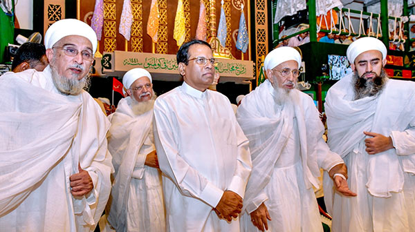 Sri Lanka President Maithripala Sirisena with global Bohra community representatives