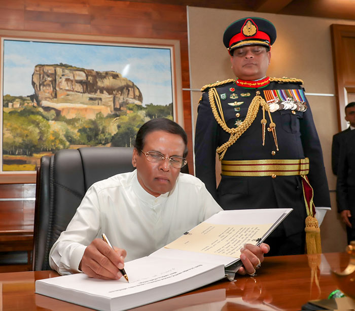 Sri Lanka President Maithripala Sirisena with Army Commander Shavendra Silva