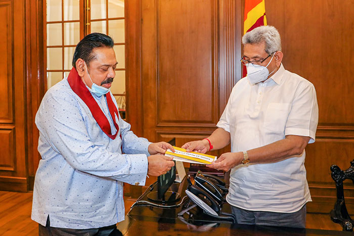 Mahinda Rajapaksa with Gotabaya Rajapaksa on Itukama COVID-19 fund