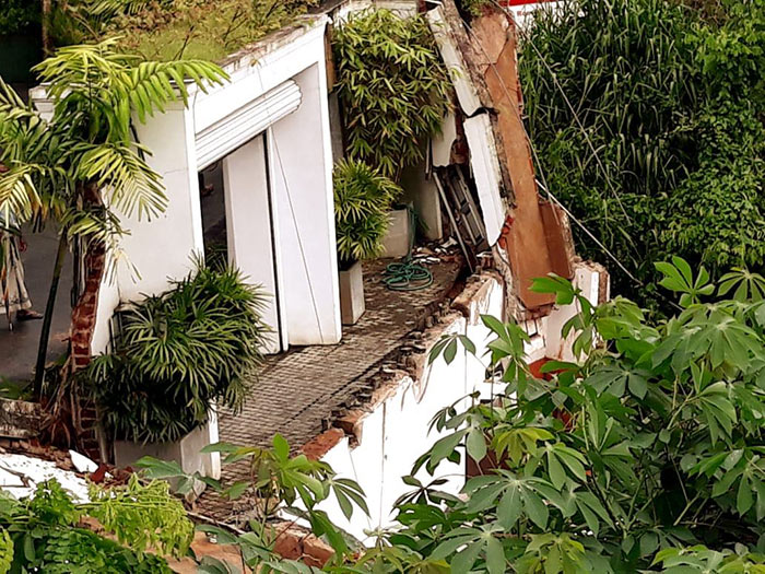 Building collapses at Buwelikada in Kandy Sri Lanka