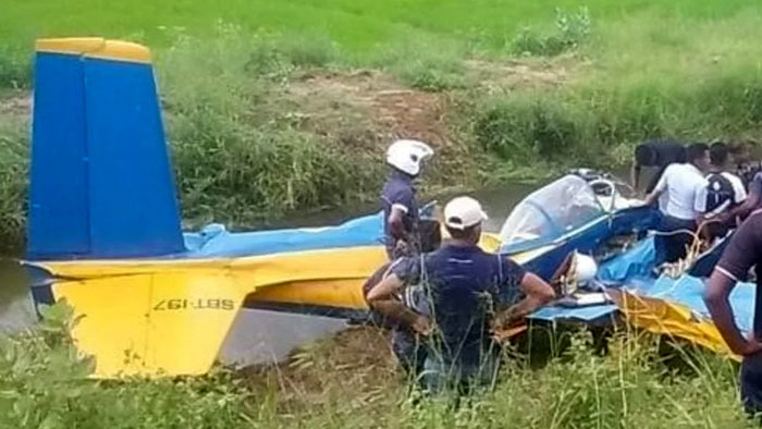 Sri Lanka Air Force PT-6 training aircraft crash lands in Kantale