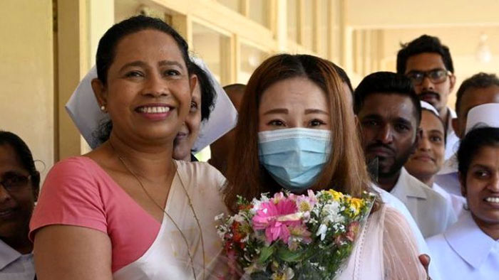 Sri Lanka health minister Pavithra Wanniarachchi with Chinese Covid patient