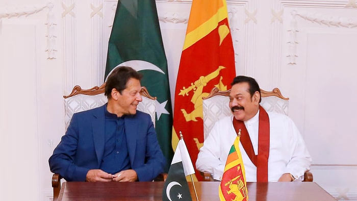 Pakistan Prime Minister Imran Khan with Sri Lanka Prime Minister Mahinda Rajapaksa