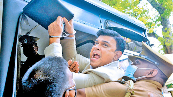 Ranjan Ramanayake was taken into a prison bus