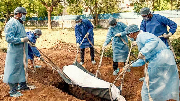 Burial of COVID-19 victims