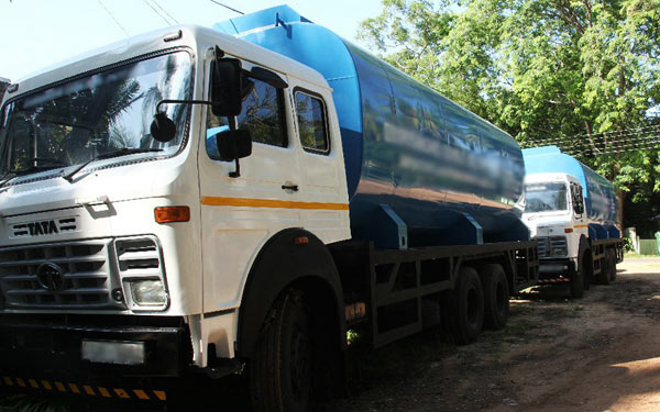 Coconut oil bowsers seized at Dankotuwa Sri Lanka