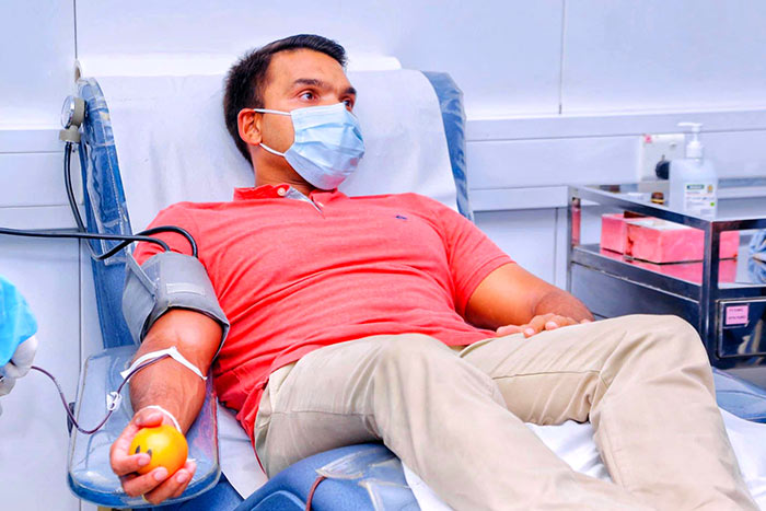 Namal Rajapaksa donates blood