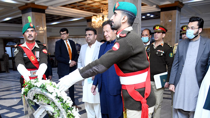 Pakistan prime minister Imran khan in front of a portrait of Priyantha Kumara Diyawadana