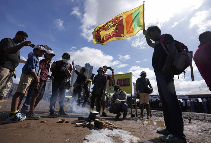 Sri Lankan protesters mark new year near president's office