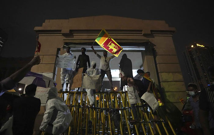 Sri Lankans shout anti Government slogans in Colombo Sri Lanka