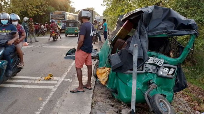 Three killed in an accident in Manampitiya Polonnaruwa, Sri Lanka