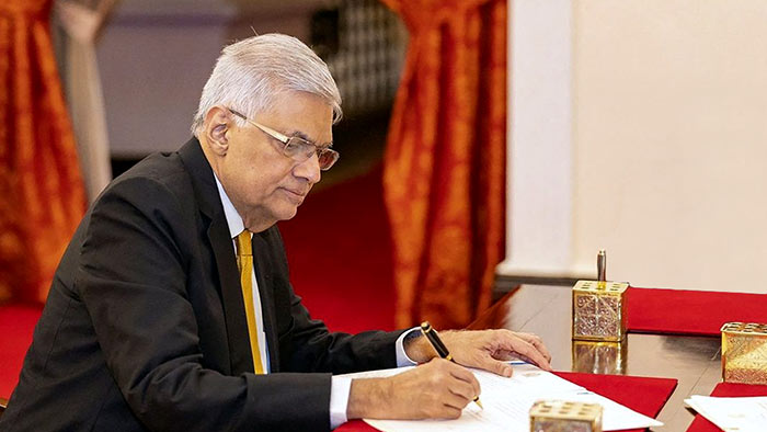 Ranil Wickremesinghe signs