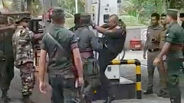 A Sri Lanka Army officer attacked a civilian in a fuel station