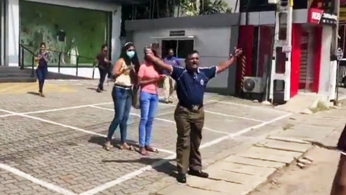 Sri Lankan Police officer joins the protest in Maharagama