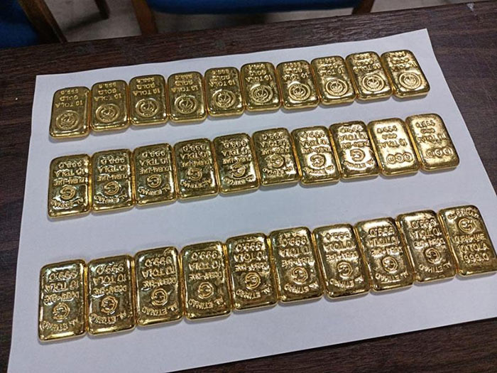Airport duty-free shop worker arrested with gold biscuits worth Rs. 157 Million
