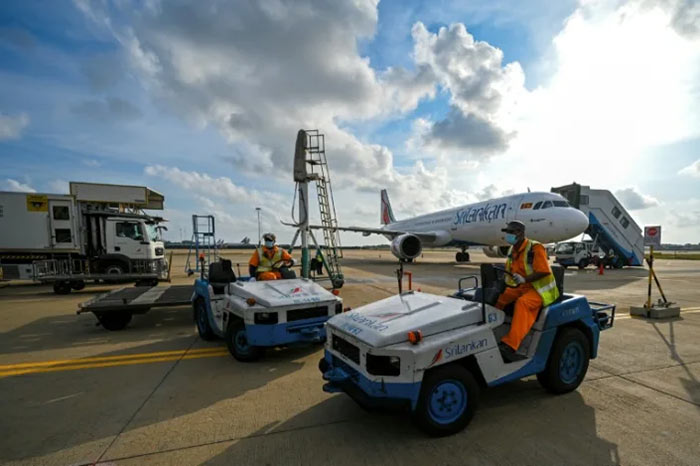 Srilankan Airlines ground staff