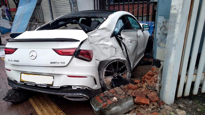 Benz car of Kollupitiya accident