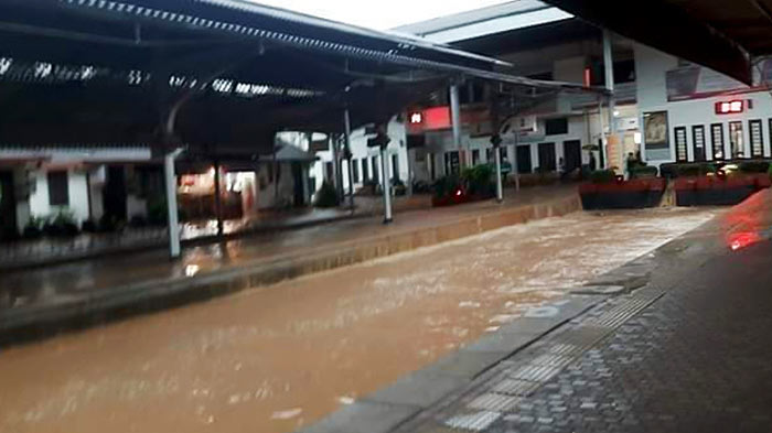 Kandy railway station flooded