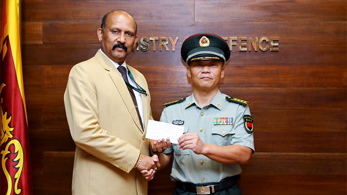 Senior Colonel Wan Dong with Defence Secretary General Kamal Gunaratne