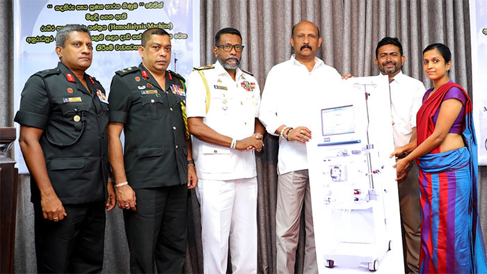 &apos;Sandahiru Seya Charity Trust&apos; donates Dialysis Machine to Anuradhapura Hospital