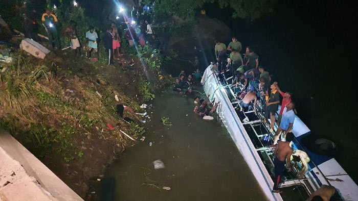 Bus accident at Kotaleeya bridge at Manampitiya Sri Lanka