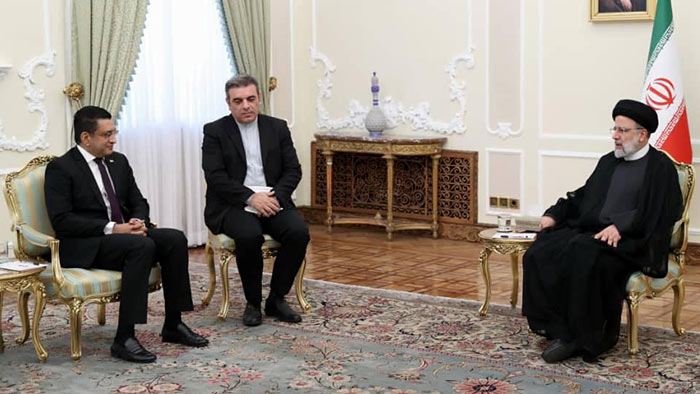 Iranian President Ebrahim Raisi with Sri Lanka&apos;s Foreign Minister Mohamed Ali Sabry