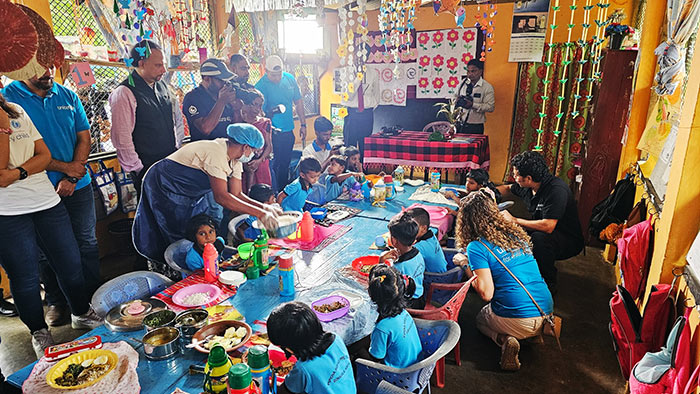 Sachin Tendulkar visits Sri Lankan schools
