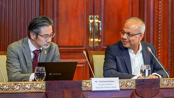 ADB Country Director for Sri Lanka Takafumi Kadono with Sagala Ratnayaka