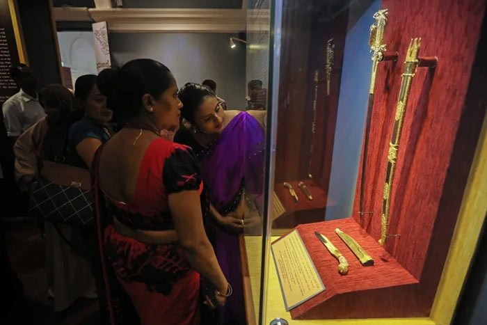Gold Kastanes (Ceremonial swords)