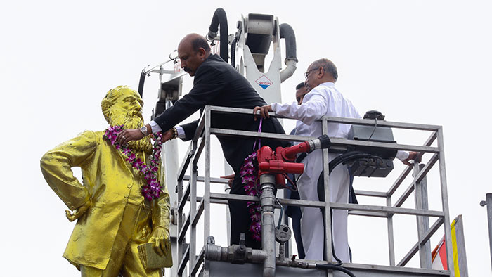 Defence Secretary Kamal Gunaratne pays tribute to Colonel Olcott