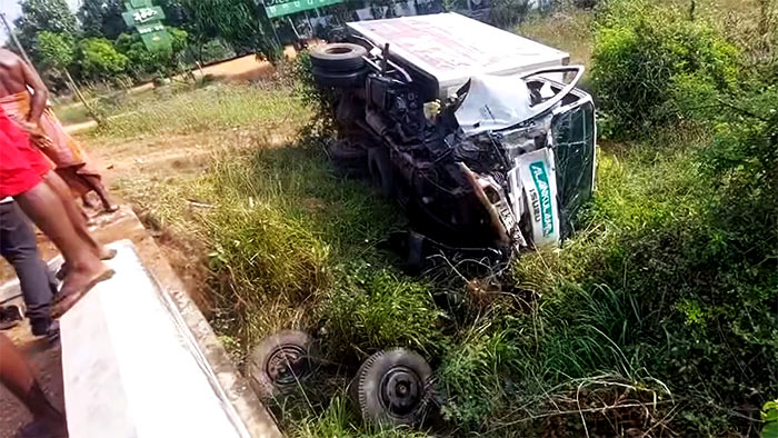 The lorry collided with Lahiru Thirimanna's vehicle
