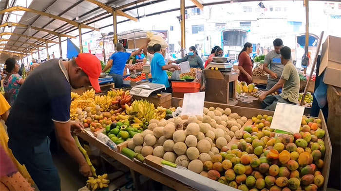 Vegetable seller in Sri Lanka