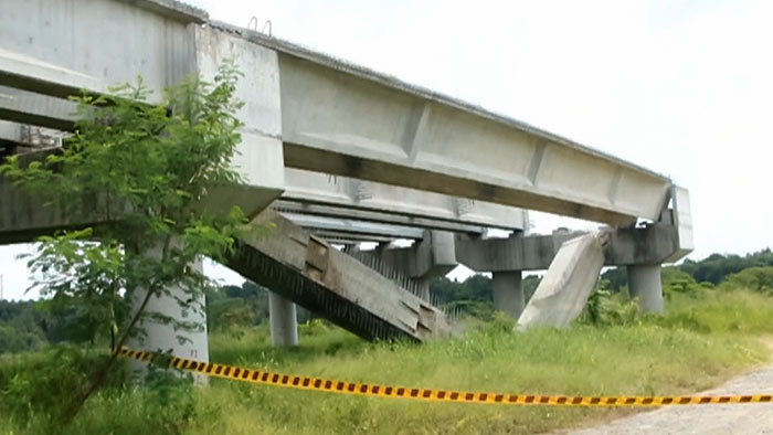 Sri Lanka&apos;s Central Expressway section collapses