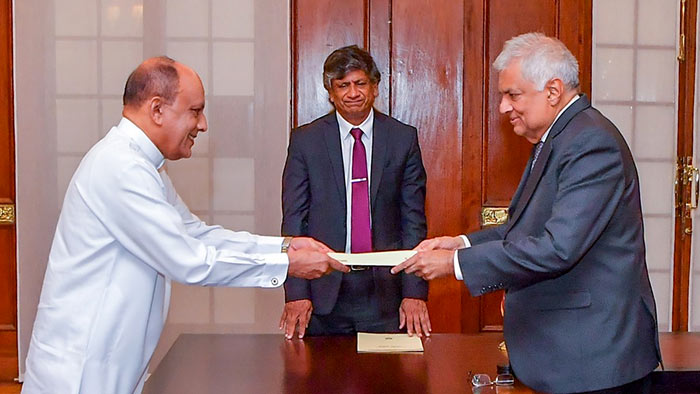 Lakshman Yapa Abeywardena with Sri Lankan President Ranil Wickremesinghe