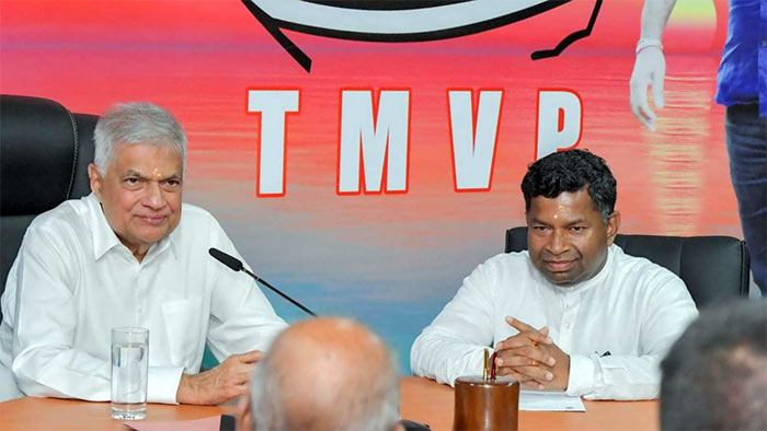 State Minister Sivanesathurai Chandrakanthan (Sivanesathurai Santhirakanthan) with Sri Lankan President Ranil Wickremesinghe
